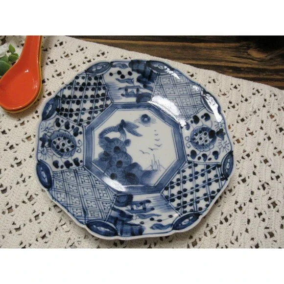 Vintage Japanese Porcelain Scalloped Plate – Imari Style Decor – Fuku Mark - Picture 1 of 7